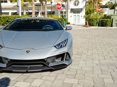 Used 2020 Lamborghini Huracan EVO image 8