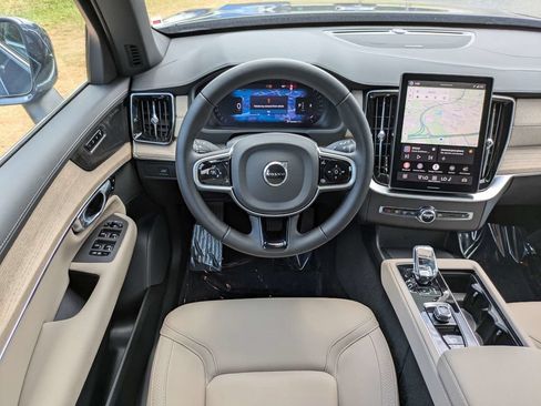 Certified 2026 Volvo XC90 B6 Plus w/ Protection Package Premier AWD/4WD image 17