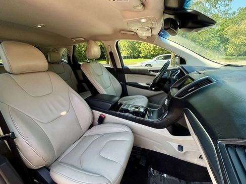 Used 2019 Ford Edge Titanium FWD image 19