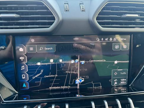 Used 2022 Lamborghini Urus AWD/4WD image 45