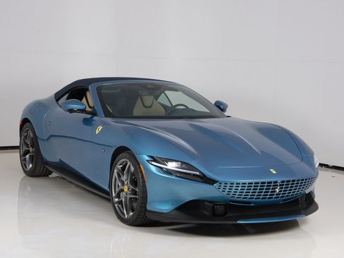 Certified 2025 Ferrari Roma Spider RWD image 25