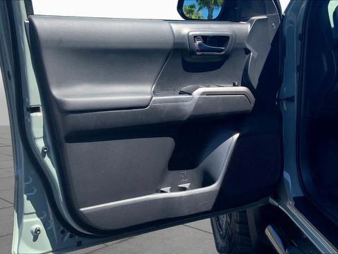 Used 2023 Toyota Tacoma TRD Off-Road image 21