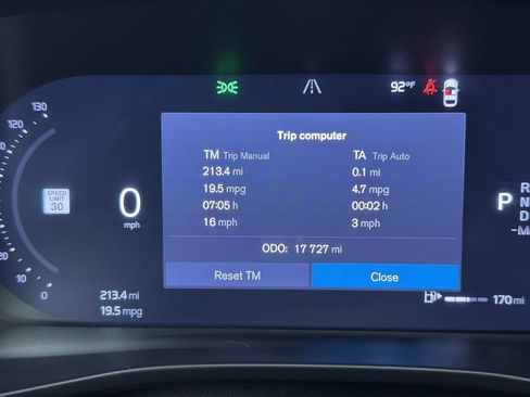 Used 2025 Volvo XC40 B5 Core AWD/4WD image 24