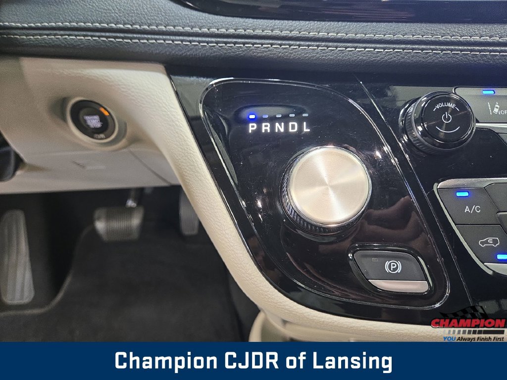 Used 2023 Chrysler Pacifica Touring-L FWD image 20