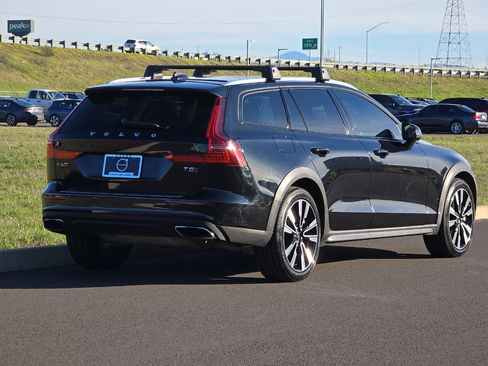 Used 2022 Volvo V60 T5 Cross Country w/ Advanced Package image 3
