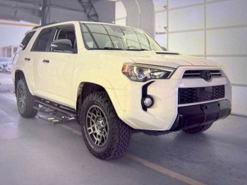 Used 2020 Toyota 4Runner Venture w/ Moonroof Package AWD/4WD image 1
