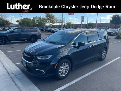 Used 2023 Chrysler Pacifica Touring-L