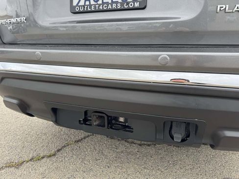 Used 2020 Nissan Pathfinder Platinum image 11