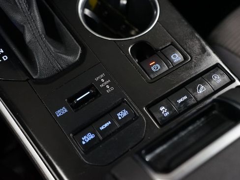 Certified 2021 Toyota Highlander L image 21