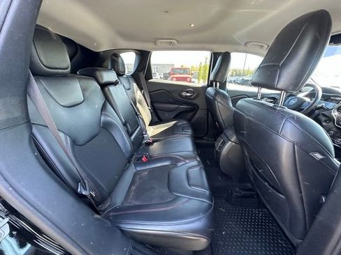 Used 2020 Jeep Cherokee Trailhawk image 30