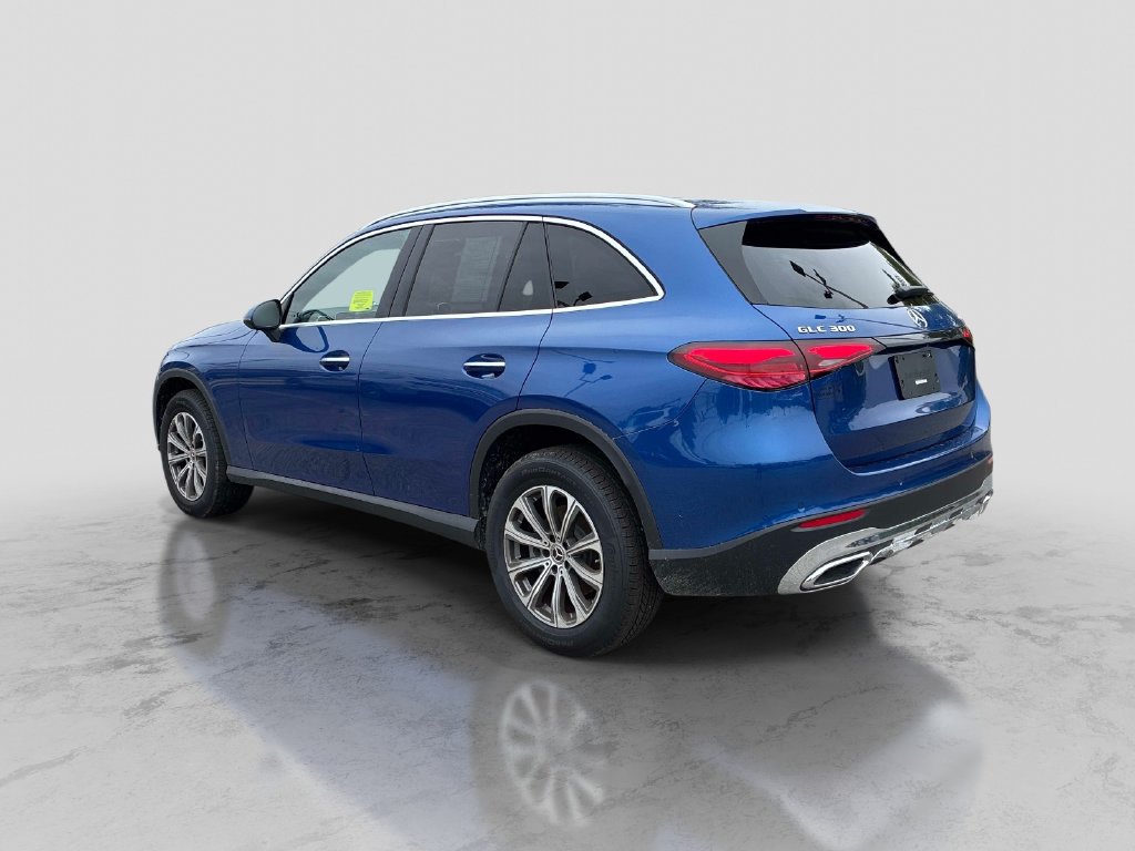 Used 2025 Mercedes-Benz GLC 300 4MATIC image 5