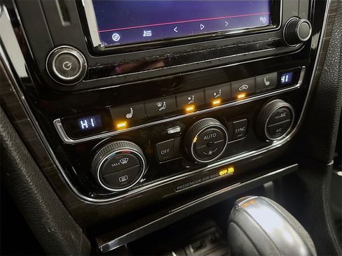 Used 2016 Volkswagen Passat 1.8T SE image 23