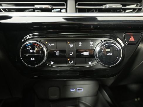 Used 2024 Chevrolet Trax RS w/ Sunroof Package image 29