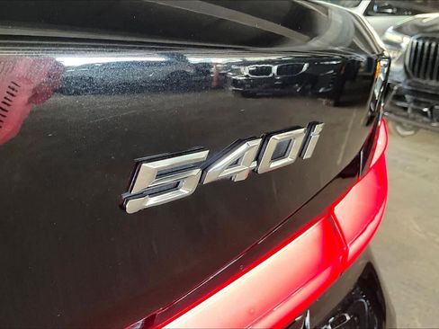 Used 2022 BMW 540i w/ M Sport Package image 8