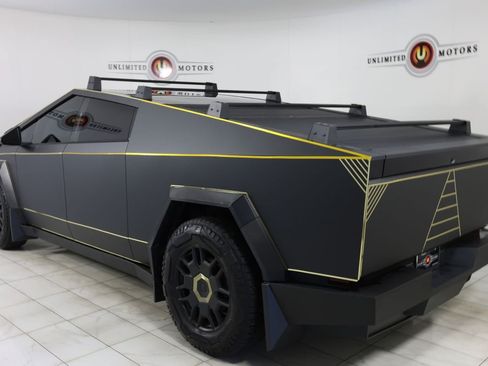 Used 2024 Tesla Cybertruck AWD Crew Cab image 4