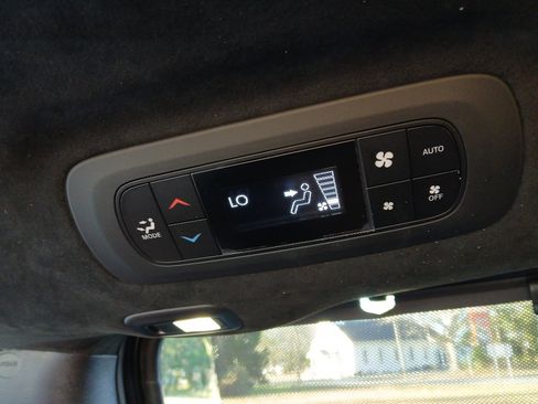 Certified 2024 Chrysler Pacifica Pinnacle image 45