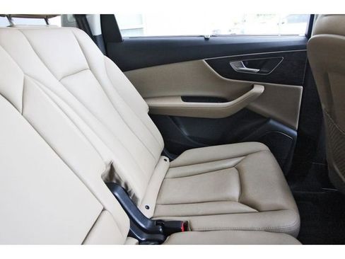 Used 2022 Audi Q7 3.0T Premium Plus w/ Premium Plus Package AWD/4WD image 10