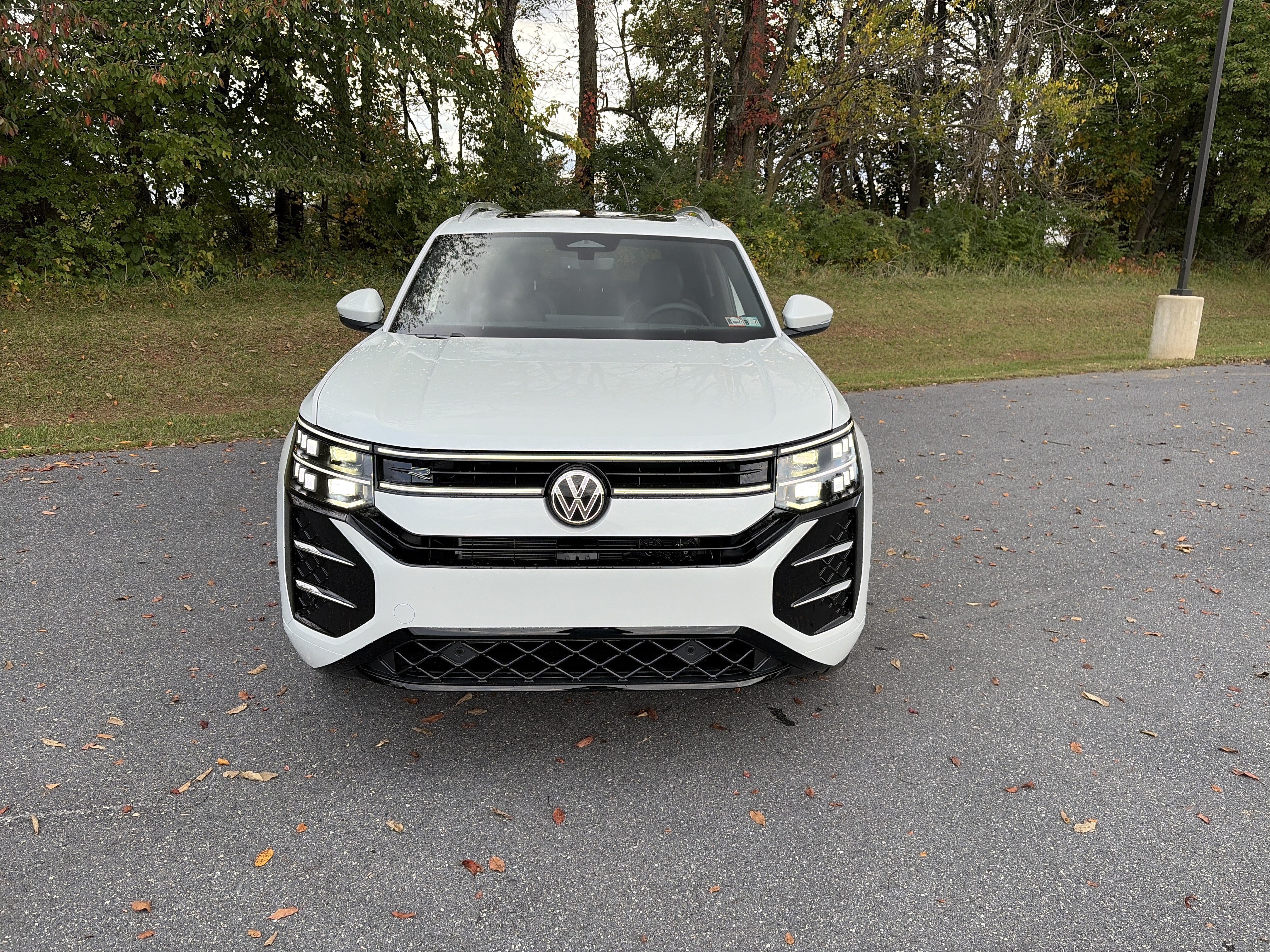 New 2027 Volkswagen Atlas SEL R-Line AWD/4WD image 2