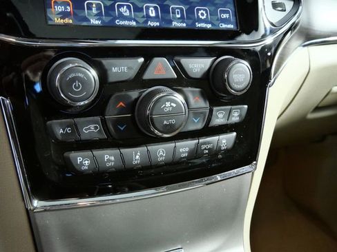 Used 2021 Jeep Grand Cherokee Overland image 19