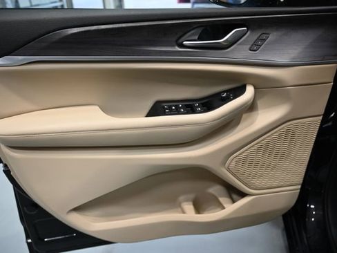 Used 2023 Jeep Grand Cherokee L Limited image 30