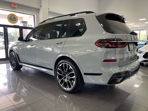 Used 2023 BMW X7 xDrive40i w/ M Sport Package AWD/4WD image 3