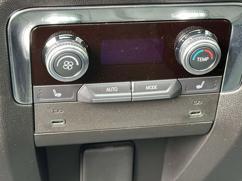 Used 2025 GMC Yukon XL Elevation w/ Technology Package AWD/4WD image 14