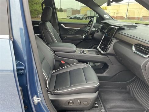 Used 2025 GMC Acadia Denali w/ Super Cruise Package image 18