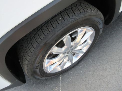Used 2015 Jeep Cherokee Limited AWD/4WD image 13