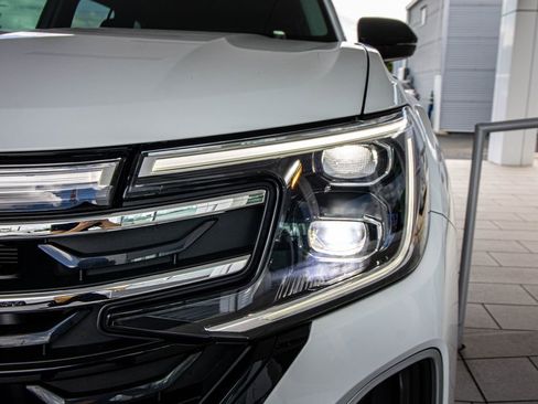 Used 2025 Volkswagen Atlas Peak Edition SE image 7