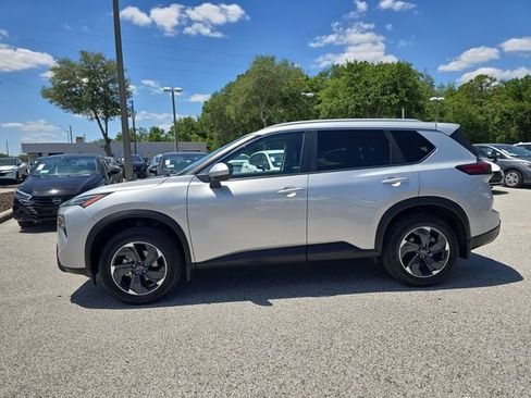 Certified 2025 Nissan Rogue SV w/ SV Premium Package FWD image 5