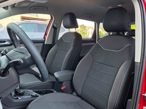 Certified 2024 Volkswagen Taos SE AWD/4WD image 23