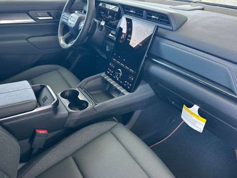 New 2026 GMC Terrain AT4 w/ Technology Package II AWD/4WD image 17