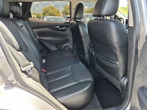 Used 2022 Nissan Rogue Sport SL FWD image 32