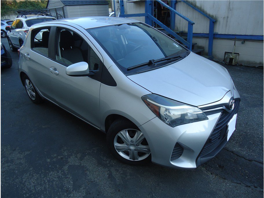 Used 2015 Toyota Yaris L FWD image 3