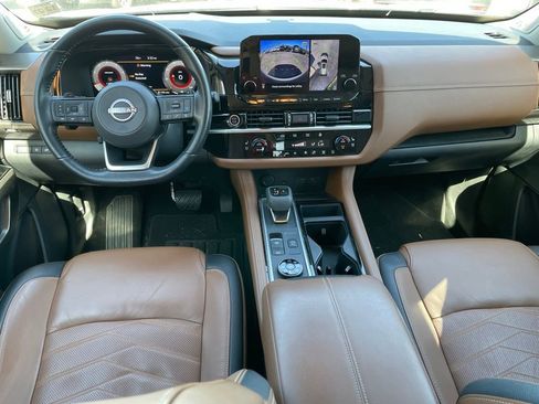 Certified 2023 Nissan Pathfinder Platinum w/ Black Appearance Package AWD/4WD image 13