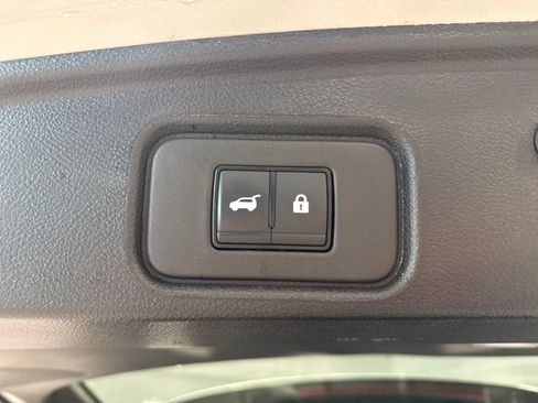 Used 2025 Nissan Pathfinder SV AWD/4WD image 42