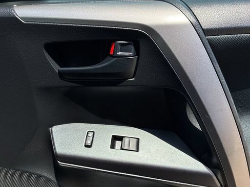 Used 2016 Toyota RAV4 LE FWD image 16