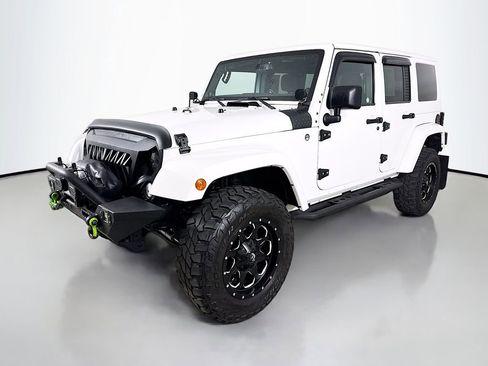 Used 2014 Jeep Wrangler Unlimited Sahara image 3
