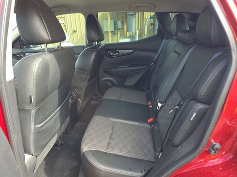 Used 2022 Nissan Rogue Sport SV w/ Technology Package image 13