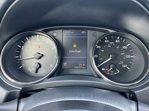 Used 2018 Nissan Rogue SV image 20