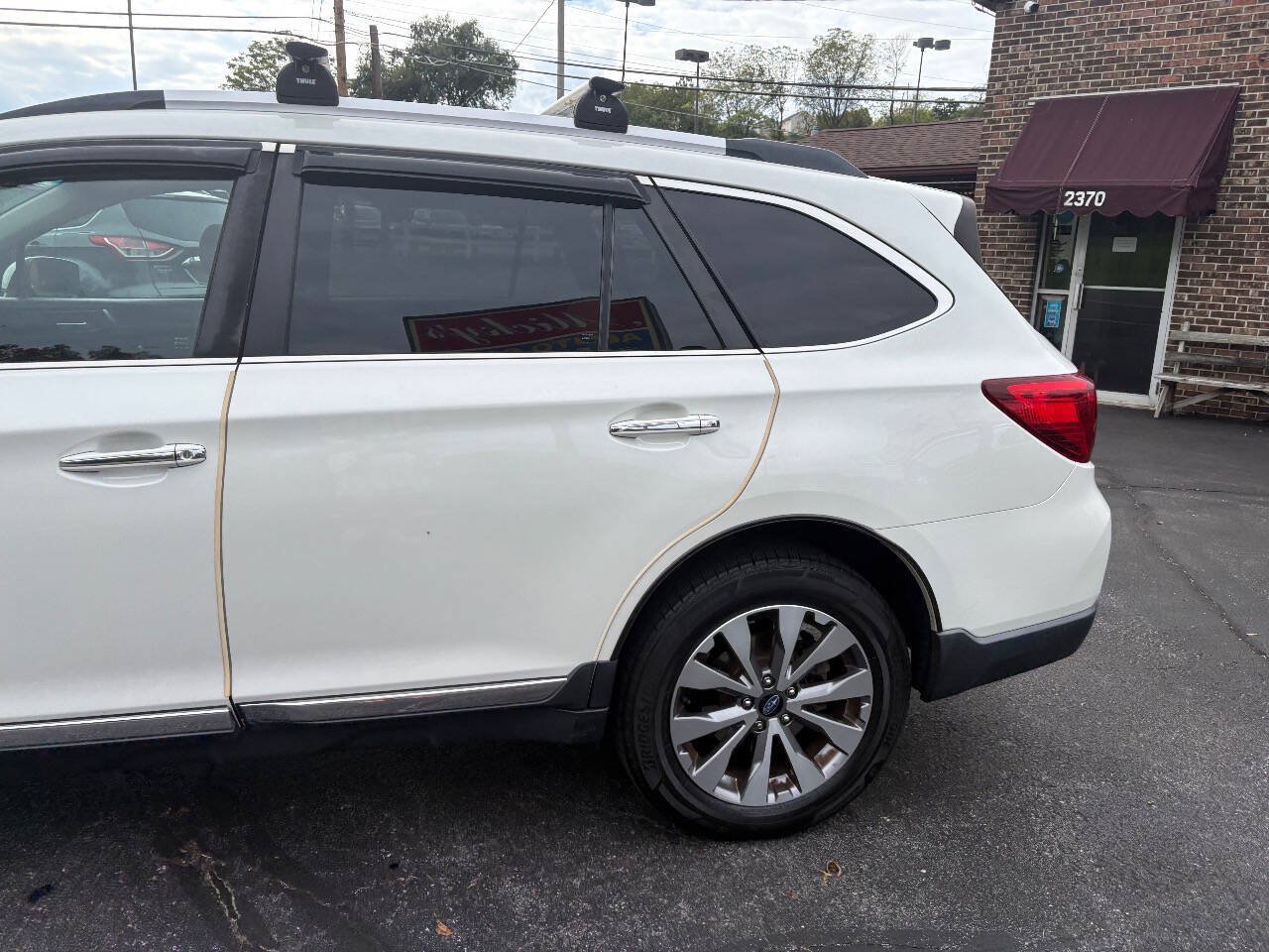 Used 2017 Subaru Outback 3.6R Touring AWD/4WD image 13