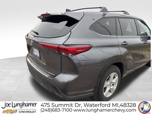 Used 2023 Toyota Highlander LE image 4
