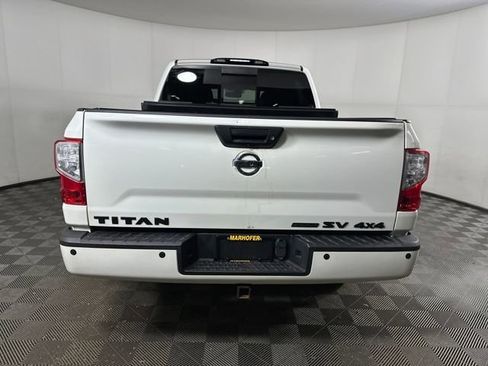 Used 2018 Nissan Titan XD image 4