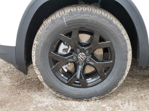 New 2026 Volkswagen Atlas Peak Edition image 5