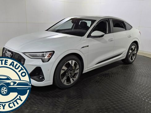 Used 2022 Audi e-tron Premium w/ Convenience Plus Package image 5