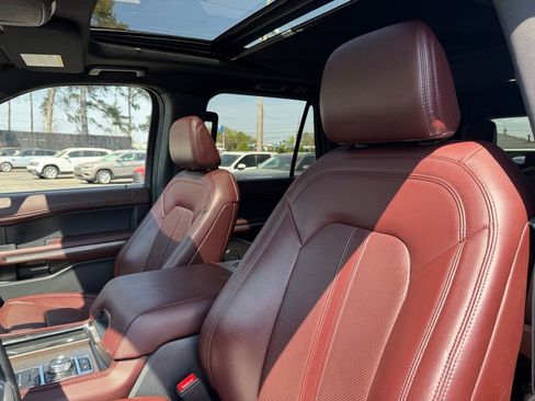 Used 2023 Ford Expedition Limited image 10