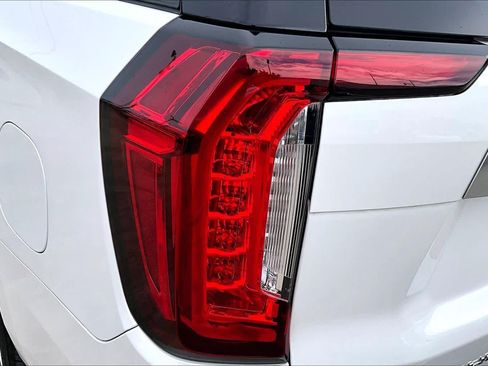 Used 2021 GMC Yukon XL Denali w/ LPO, Illumination Package AWD/4WD image 29