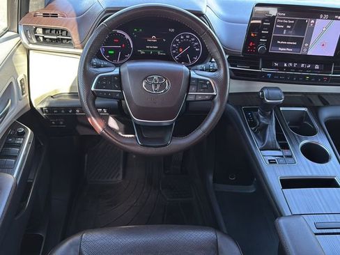 Used 2021 Toyota Sienna Platinum FWD image 17