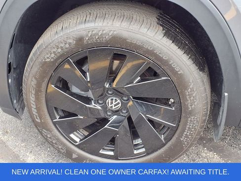 Used 2024 Volkswagen Atlas Cross Sport SE w/ Panoramic Sunroof Package FWD image 25