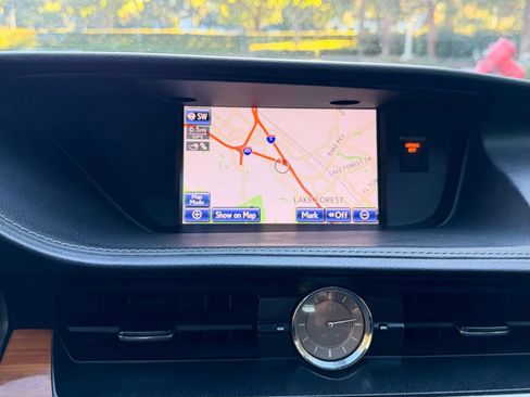 Used 2013 Lexus ES 300h w/ Luxury Pkg image 18